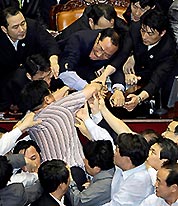 国会大乱闘の韓国「メディア法」可決　これで何が起きるのか