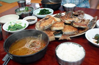 釜山チャガルチ市場の名物、焼き魚定食
